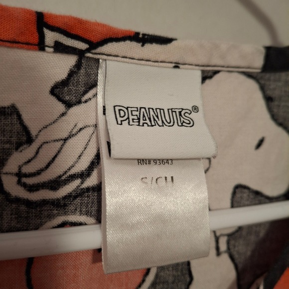 Peanuts Snoopy Good Vibes Scrub Top V-Neck Hearts Woodstock Black Small - Picture 2 of 6